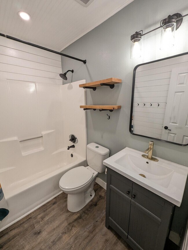 Building Photo - 8717 Sand Pine Dr