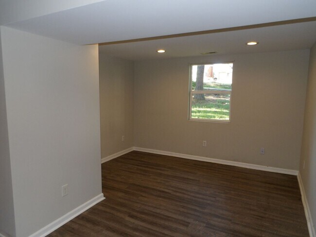 Building Photo - 506 James Ave
