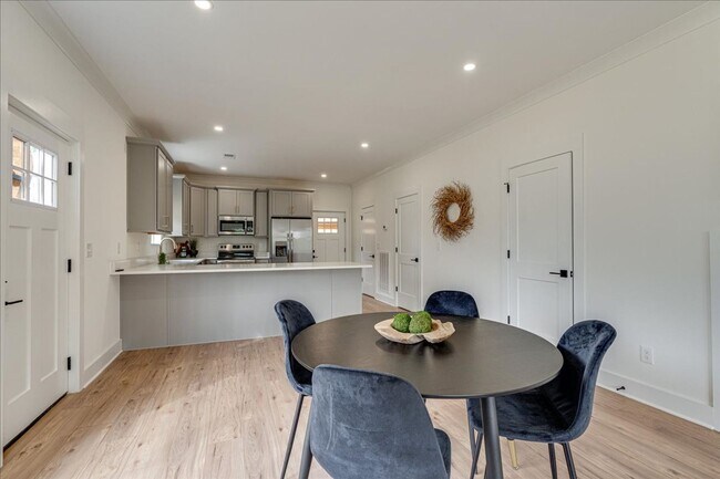 Building Photo - 2519 E 12th St