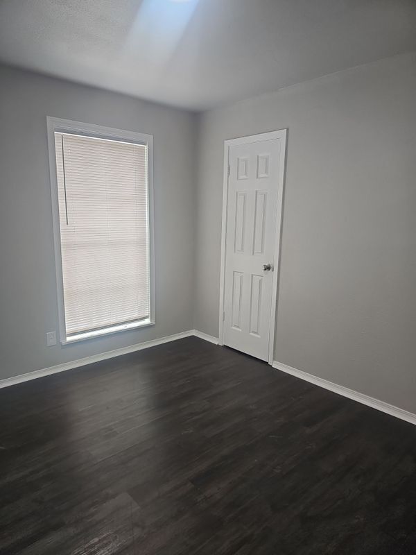 Building Photo - 5003 Lark Ave