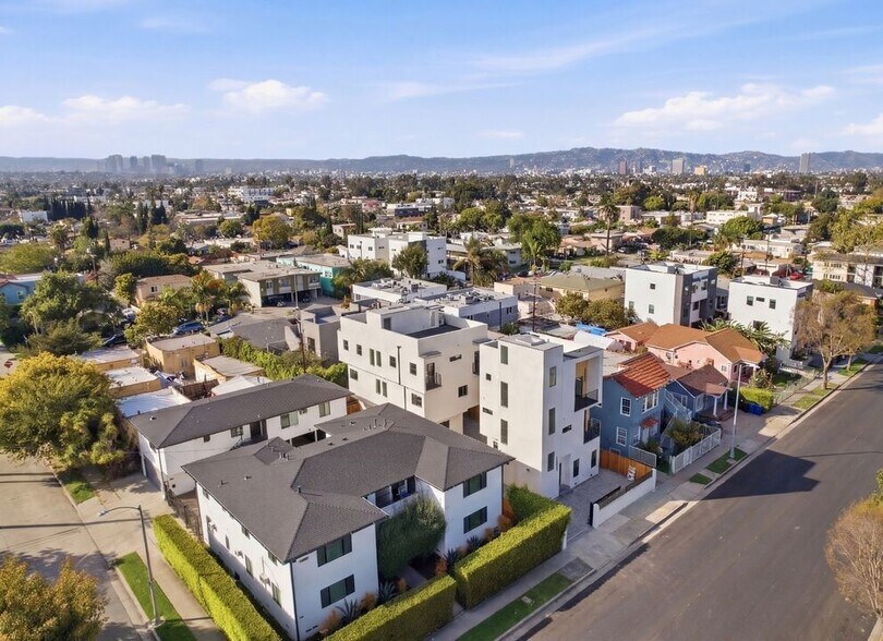 Building Photo - 2835 S Redondo Blvd