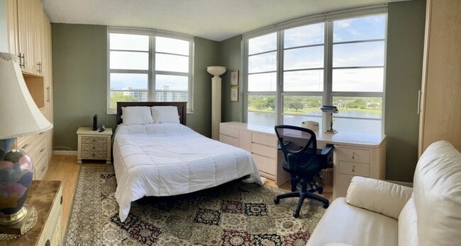 Building Photo - 3051 N Course Dr