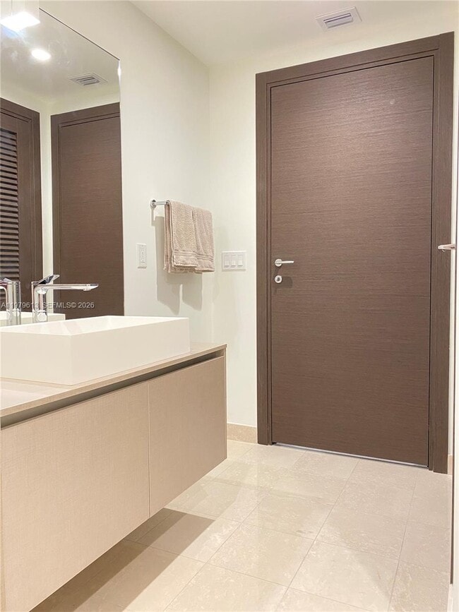 Building Photo - 1000 Brickell Plaza