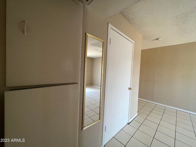 Building Photo - Apply Here https://realty480.appfolio.com/listings