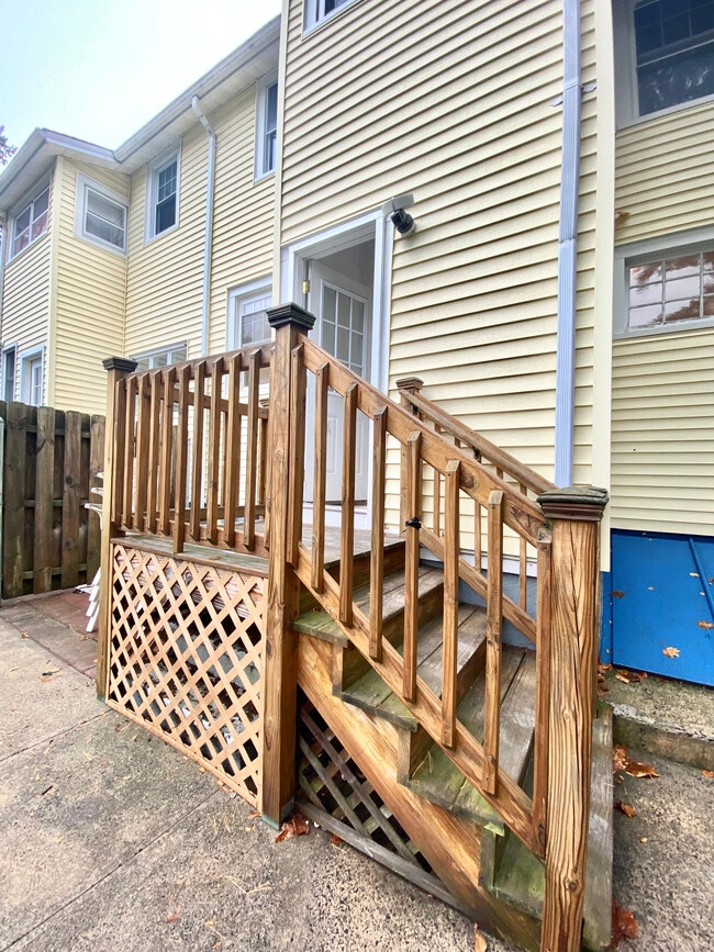 Building Photo - 25 Beecher Pl