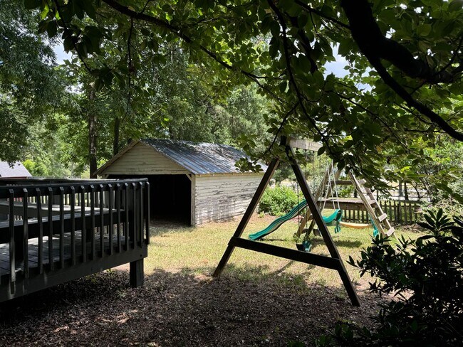 Building Photo - Cute Bungalow Near NC State Fairgrounds - ...