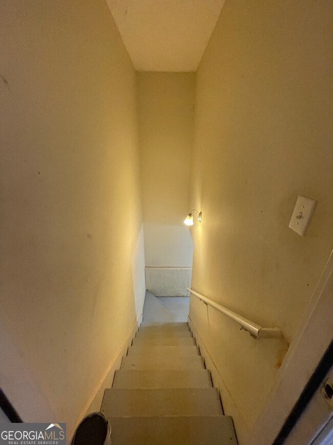 Building Photo - 721 Meadow Spring Dr