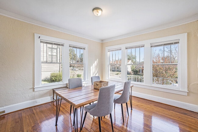 Building Photo - 854 5th St W