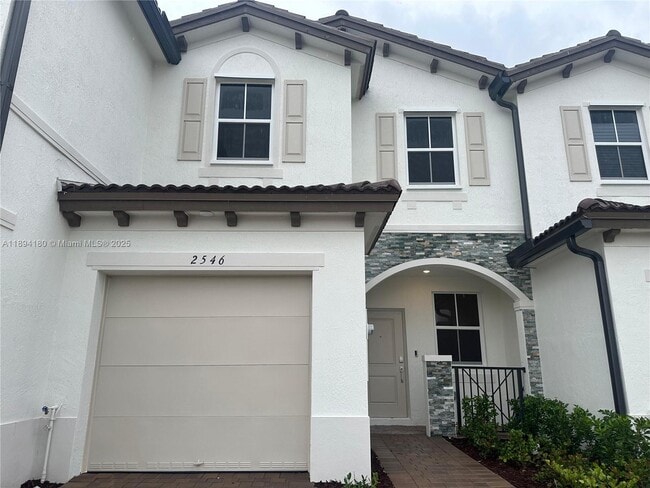 Primary Photo - 2546 SE 27th Dr