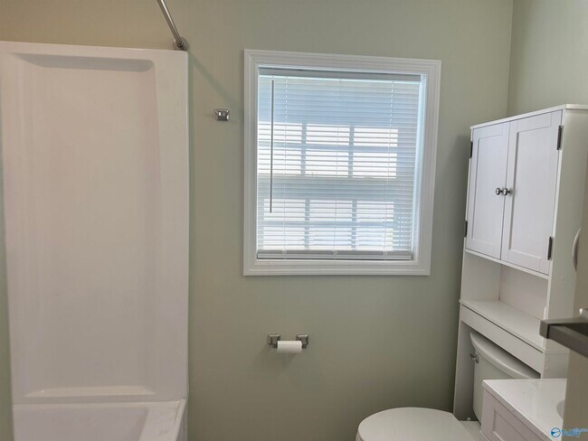 Building Photo - 3111 Hale Dr SW