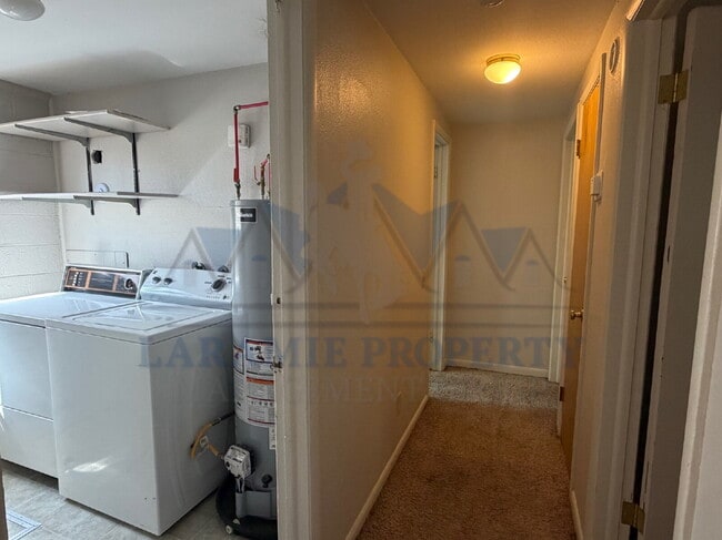 Building Photo - 2 Bed 1 Bath Apartment