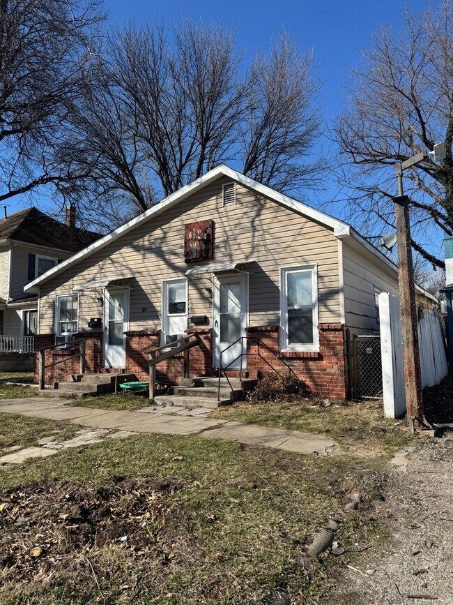 Building Photo - COMING SOON — 1 Bedroom Renovated Apartment in Columbus!