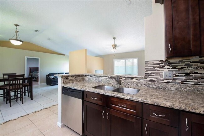 Building Photo - 662 Sterling Dr