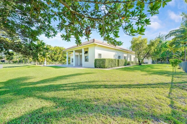 Building Photo - 11985 Carnegie Pl