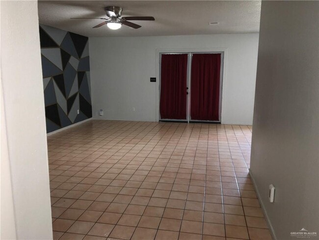 Building Photo - 17 S Broadway St