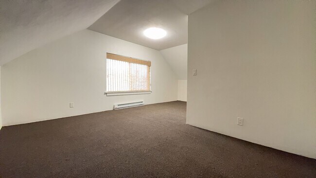 Building Photo - 332 W 5th Ave