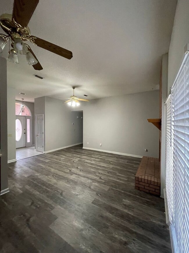 Building Photo - The Woodlands