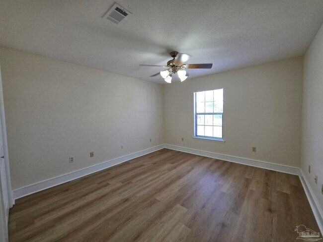 Building Photo - 916 Rentz Ave