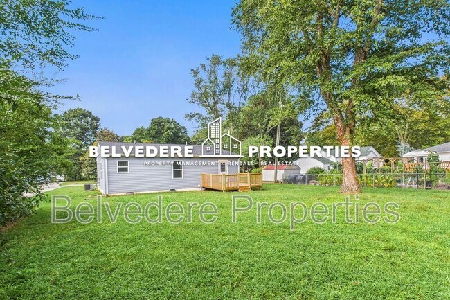 Building Photo - 2322 Fernwood Dr
