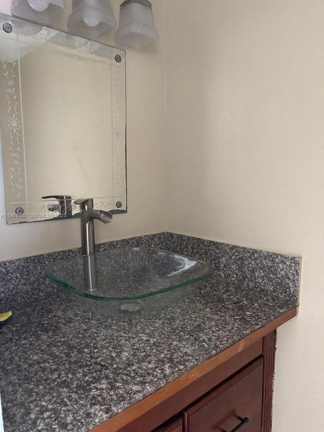 Building Photo - 6541 SW 41st Ct