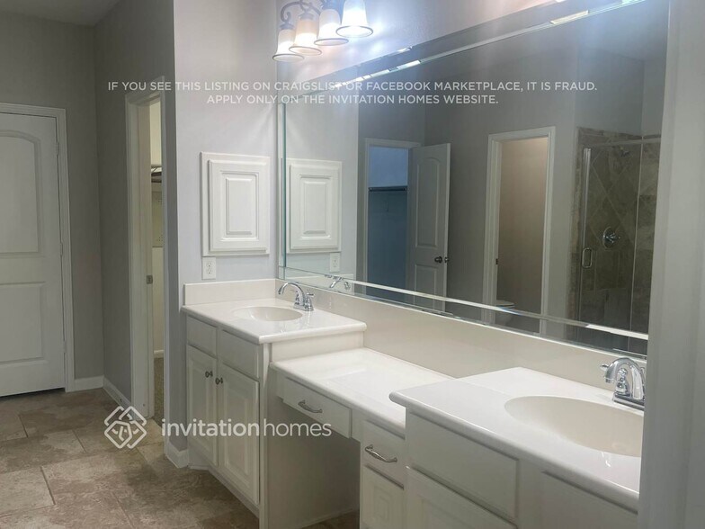 Building Photo - 16002 Maple Shores Dr