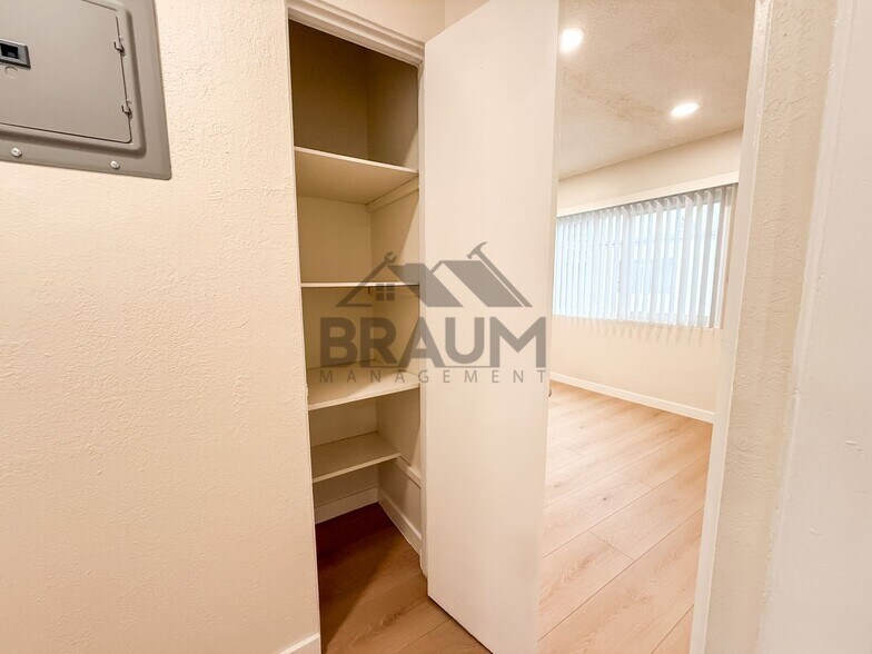 Building Photo - 4636 Laurel Canyon Blvd