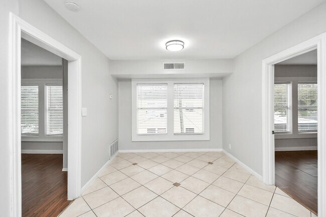 Building Photo - 116 Marian Ave