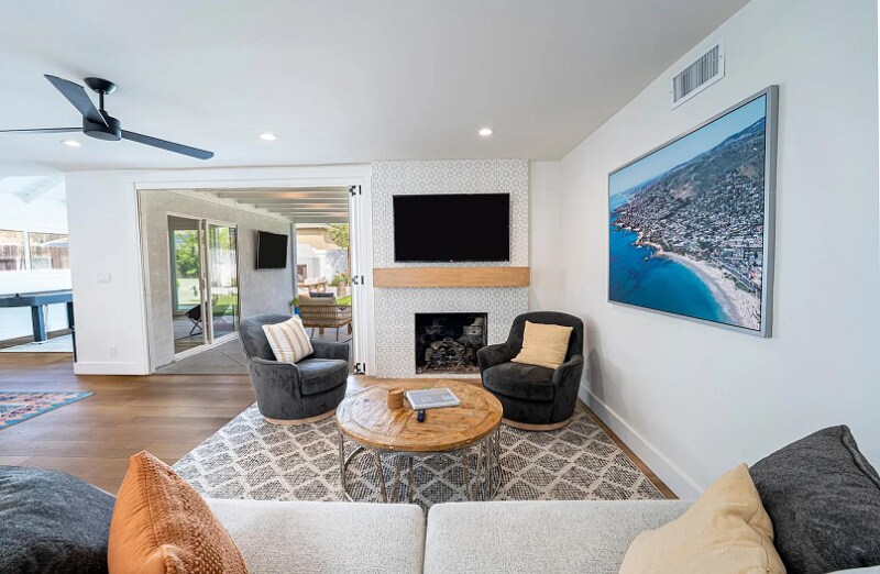 Building Photo - 2858 Drake Ave