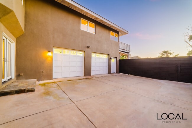 Building Photo - 801 N Rios Ave