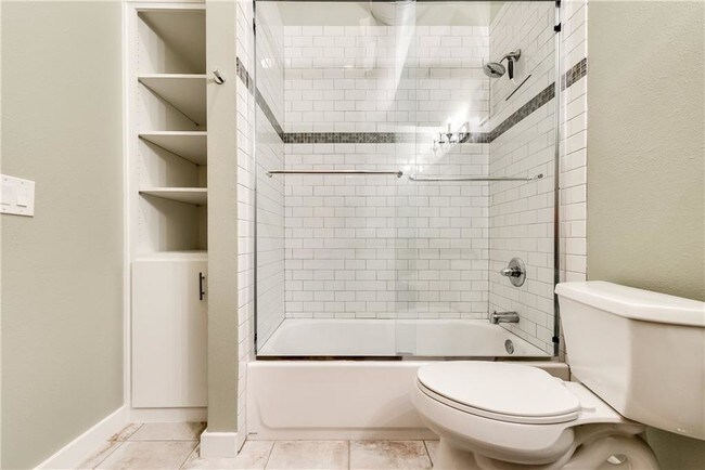 Building Photo - 2220 Canton St