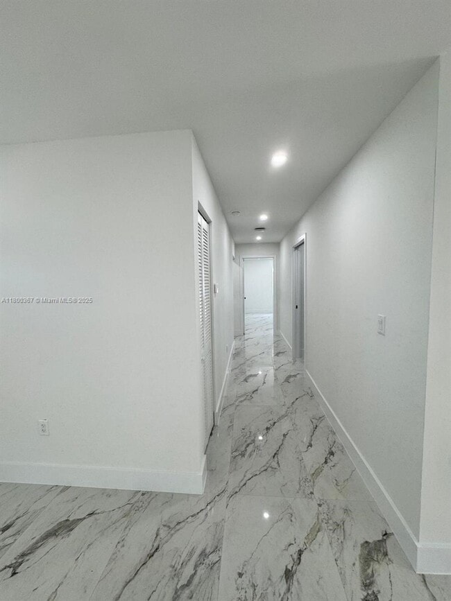 Building Photo - 11000 SW 47th Terrace