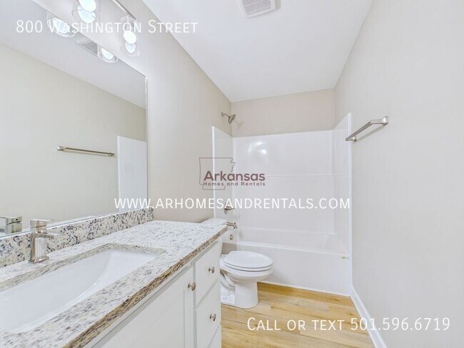 Building Photo - 800 Washington St