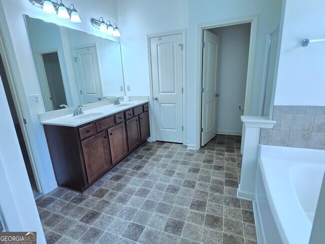 Building Photo - 2020 Beyers Landing Dr
