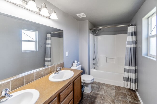Building Photo - Single Family Home In Airway Heights!!