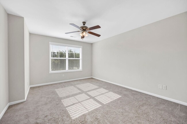 Building Photo - DISCOVER COMFORT & STYLE IN LEXINGTON'S DAWSON'S PARK