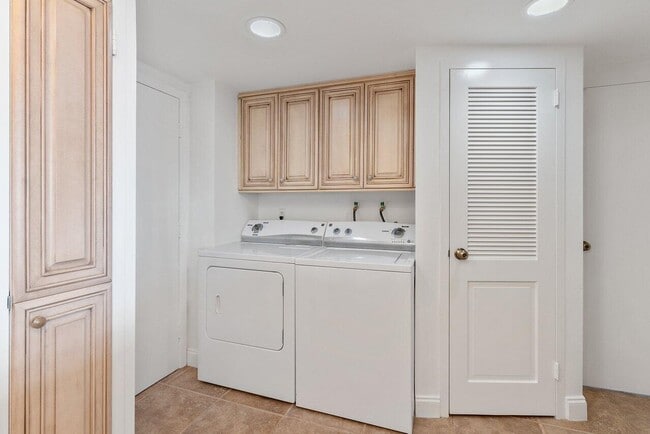 Building Photo - 3475 S Ocean Blvd