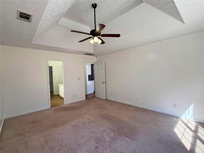 Building Photo - 2029 Manor Oak Ln NE