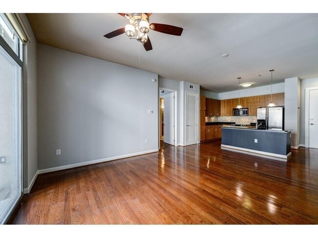 Building Photo - 711 Cosmopolitan Dr NE