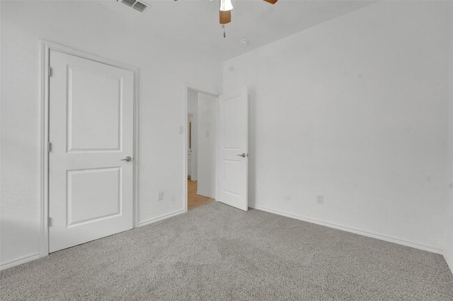 Building Photo - MOVE-IN SPECIAL! Enjoy $500 OFF your first full month’s rent when you move in on or before August...