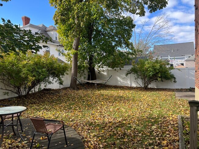 Building Photo - 21 Hawthorn Ave