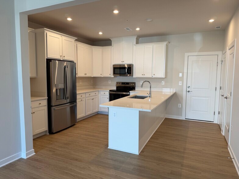 open kitchen - 8652 Lovelace St