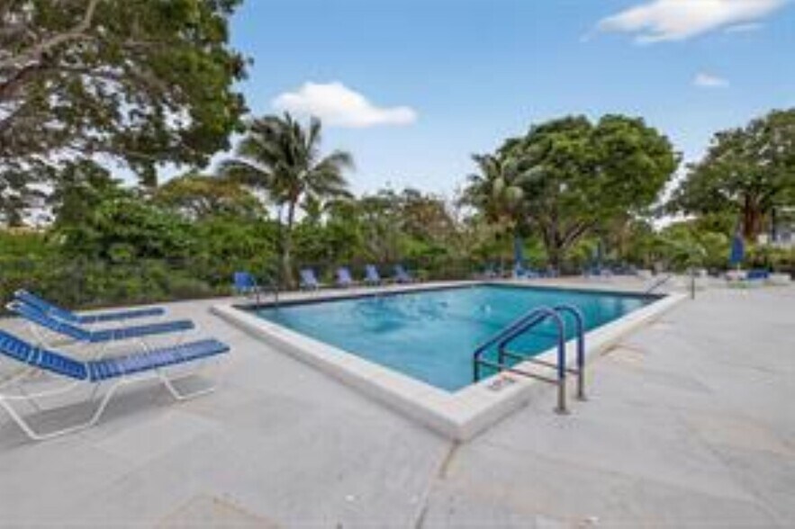 Building Photo - 1800 N Andrews Ave