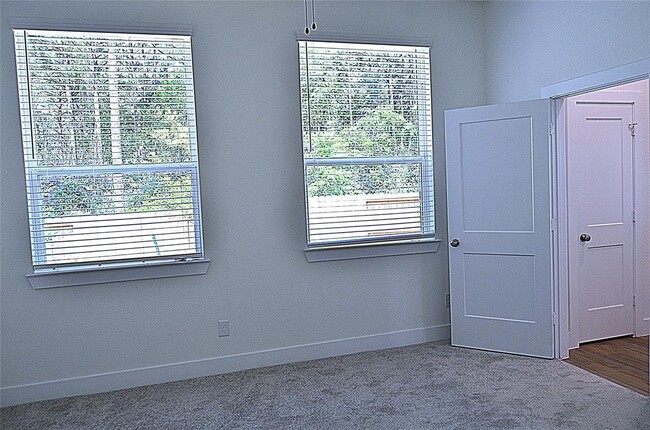 Building Photo - 219 Lukewood Cir