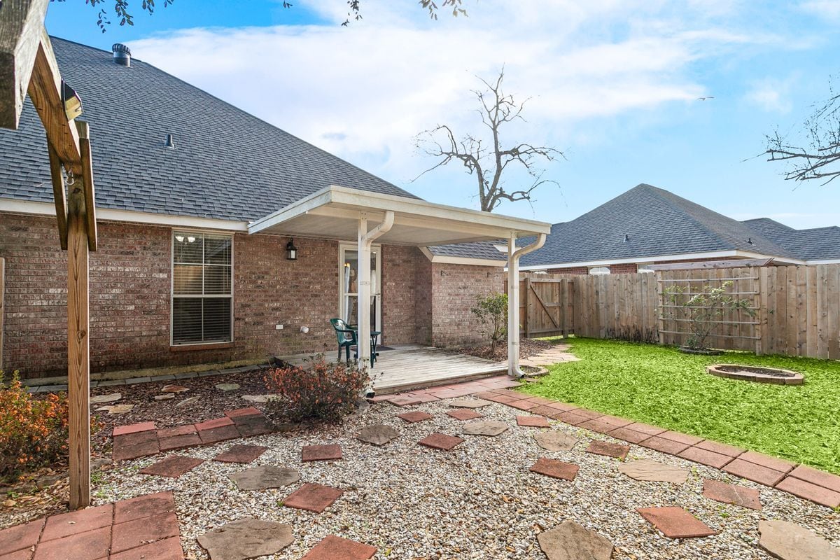 Building Photo - 136 Southgate Dr