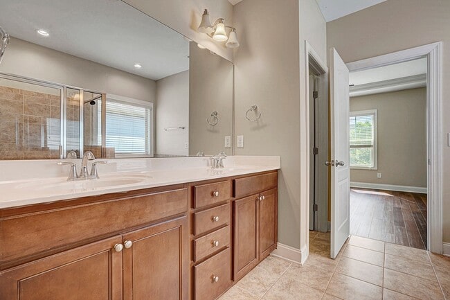 Building Photo - AVAILABLE NOW!-BUNGALOW STYLE HOME IN MORRISVILLE