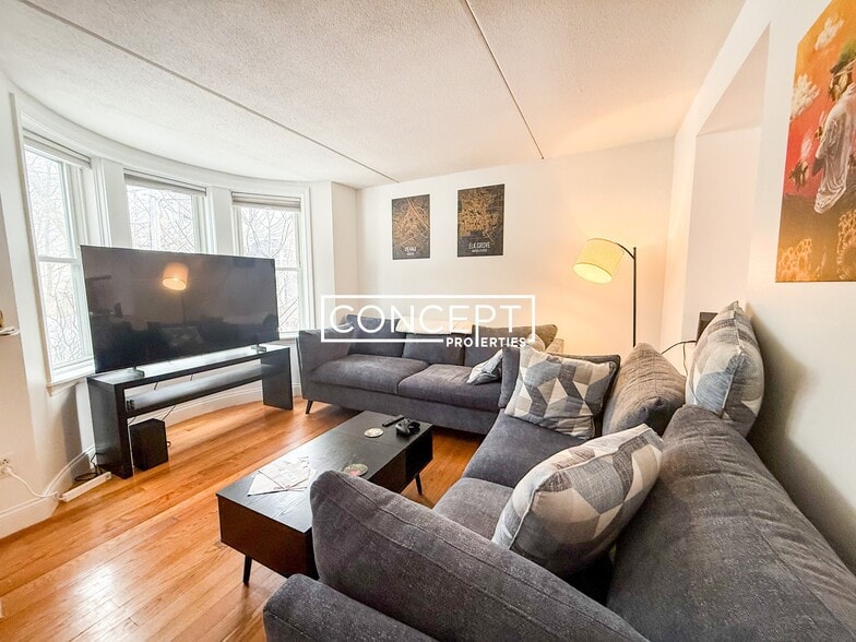 Building Photo - 22 Hayden St