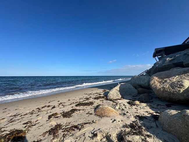 Building Photo - 3 Fox Glove Dr