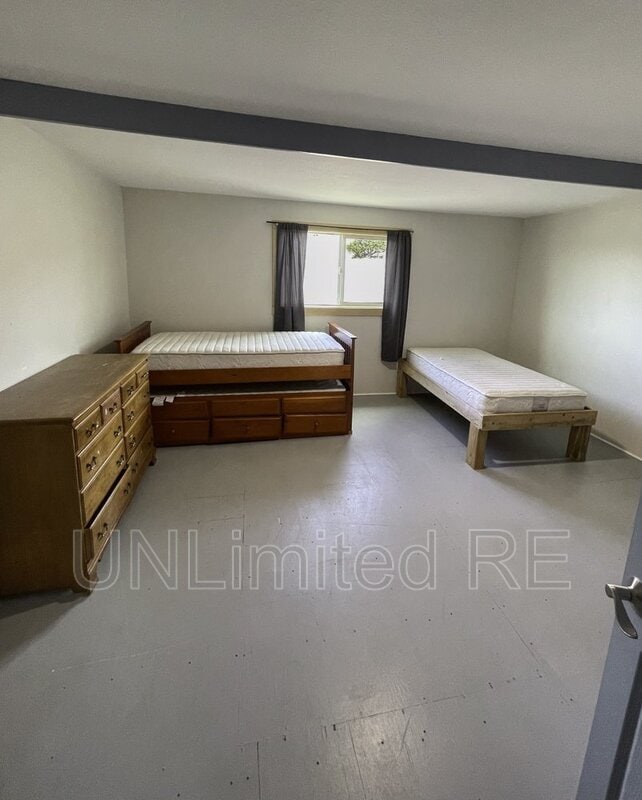 Building Photo - 69 Leupp Rd