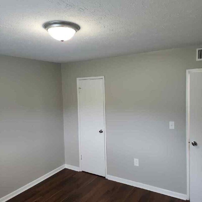 Building Photo - 4902 Saddlebrook Ln