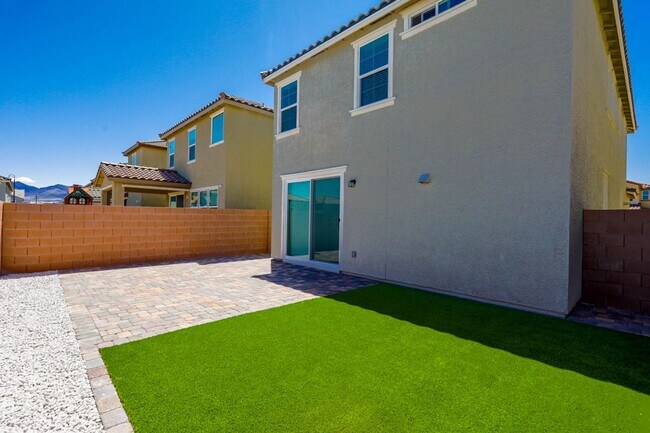 Building Photo - Brand New Inspirada Beauty With 1st Floor Bed and Bath